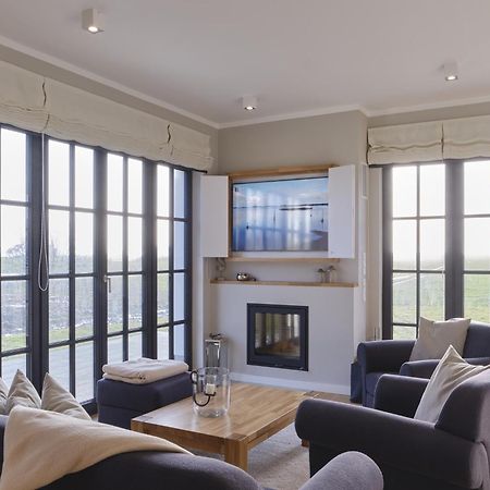 Reetland Am Meer - Luxusplus Reetdachvilla Mit 4 Schlafzimmern, Aussensauna, Loungebereich Und Kamin G07 Dranske Esterno foto